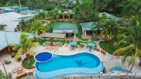 Paraiso Rainforest and Beach Hotel - piscine
