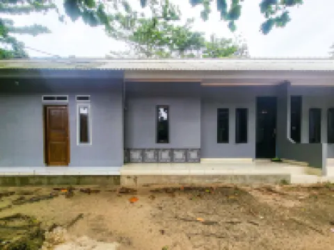 RedDoorz @ Pondok Diana Pantai Ujung Genteng 4 Hotels in Ciracap