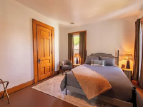 4-bedroom house in historic downtown Xenia w/WiFi, AC. Book your stay now!