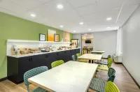 Spark by Hilton Roanoke Airport - Bữa sáng