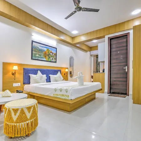 SkyLuxuria Hotel & Service Apartments