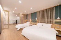 Hotel Zara - Motels