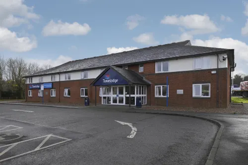 Travelodge Wakefield Woolley Edge M1 Northbound - 3 Sao
