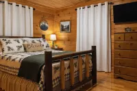 Blue Ridge Mountain Cabin w/ Hot Tub, Firepit, Game Room & Scenic Views