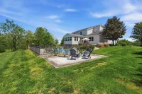 Northern Kentucky Gem w/ Yard & In-ground Pool! - Homestays