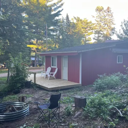 Cozy cabin with WiFi in charming Au Train, Completely remodeled as of June 2025