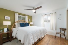 The Jasmine House - Cute & Centrally Located 2 Bedroom Home