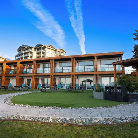 Sea Edge Beachside Hotel