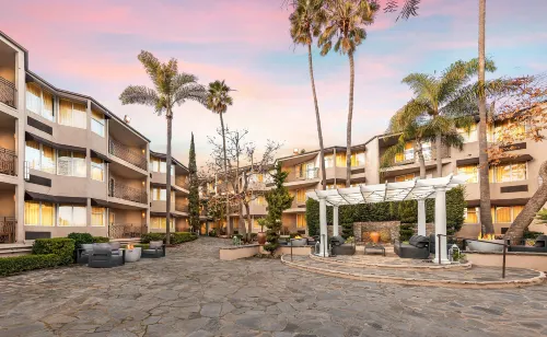 The Belamar Hotel Manhattan Beach, Tapestry Collection by Hilton