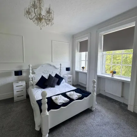 Room 4 Manor Park Country House in Swansea Sleeps 2 Отели в г. Клайдч
