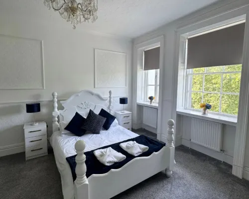 Room 4 Manor Park Country House in Swansea Sleeps 2 Hotel di Clydach