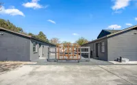 Stylish Studio Near Downtown Attractions