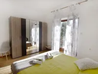 Green retreat near the coast Ξενοδοχεία στην πόλη Basanija
