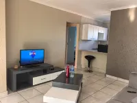 Charming 2-Bedroom Apartment in Johannesburg South - Homestays