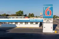 Motel 6 Canon City, CO - Parking