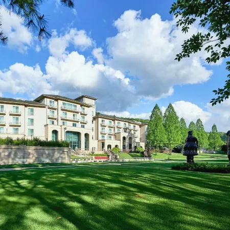 adonishotel