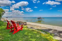 Private Shoreline & Green Bay Views! Family Home -  Privatzimmer