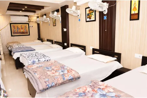 Goroomgo Comfort Hostel Charbagh Lucknow - Hostels