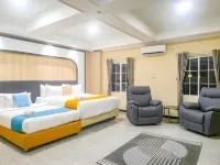 Sans Hotel City Park Medoho Semarang - parking