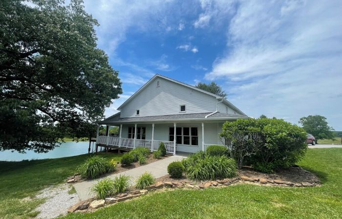 Sip & Stay at StarView Vineyards