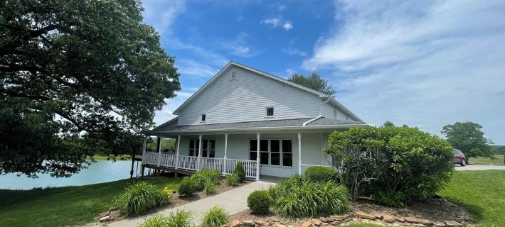 Sip & Stay at StarView Vineyards Hotels in Union County