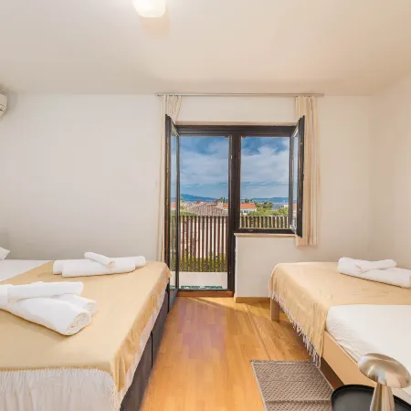 Charming Studio for 4 personst in Malinska with sea view