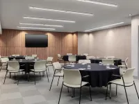Hotel Railwayparc Montreal, Tapestry Collection by Hilton Hotels near Des Rapides Park
