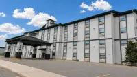 Service Plus Inns and Suites - parking