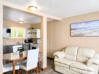 Cozy 2Br Cottage • Walk to Beach 1 • Free Parking & WiFi - 2-Star