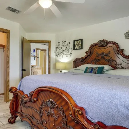 Fredericksburg Retreat w/ Hot Tub, Patio & Views