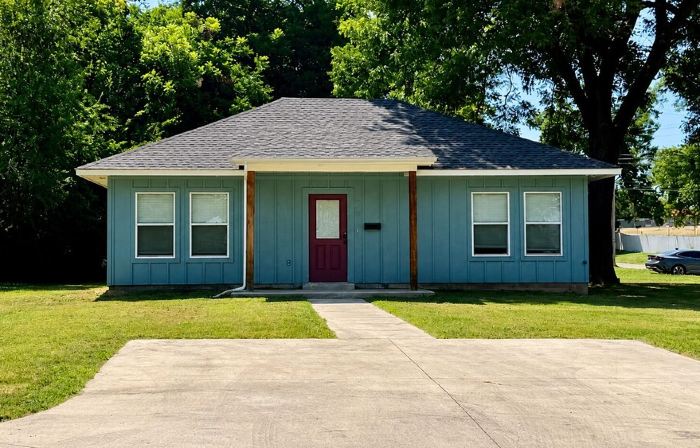 Brand New Charming 2B/2B in Chickasha, Near Downtown!