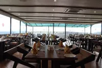 Ramee Wolkenburg Resort & Spa, Munnar - breakfast