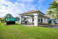 Quality Inn Near Blue Spring - parking