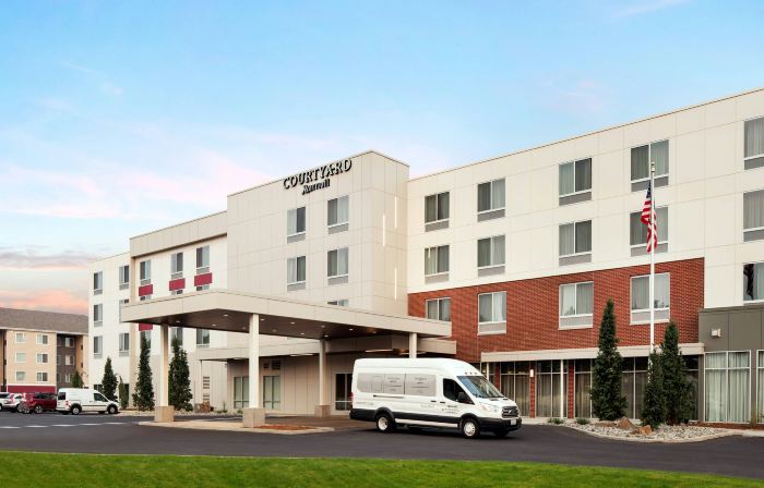 Courtyard Pullman