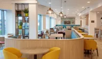 Hampton by Hilton  Edinburgh Airport - bar