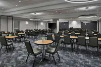 Courtyard Detroit Downtown - موقف سيارات