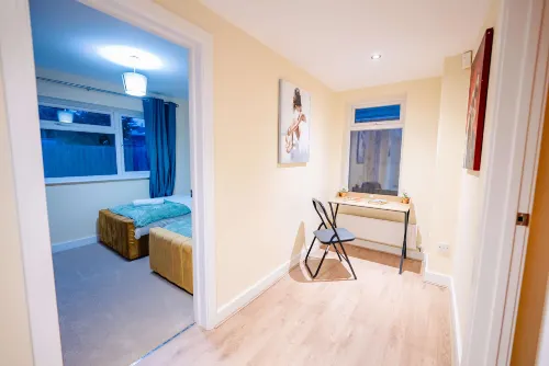 3Br Bungalow with Free Parking, Garden & Fast WiFi - 2-Star