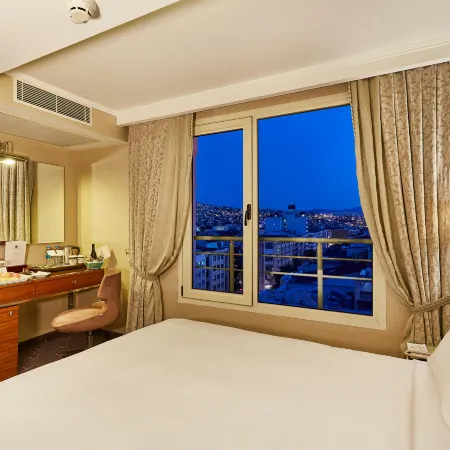 DoubleTree by Hilton Izmir - Alsancak