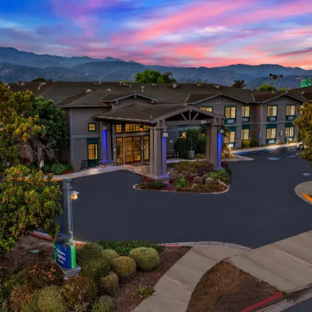 Holiday Inn Express & Suites CARPINTERIA by IHG