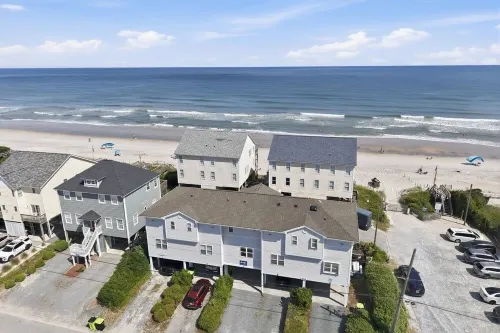 Not quite ocean front, but almost! Just a few steps to the sand! Pet friendly. - 4つ星