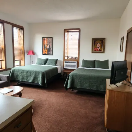 Froggy Bottoms River Suites Hotels in Northfield