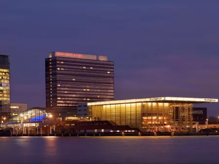 Mövenpick Hotel Amsterdam City Centre Отели рядом с достопримечательностью «Мост Питон»