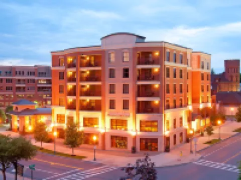 薩拉託加泉市中心歡朋套房酒店 薩拉託加縣酒店