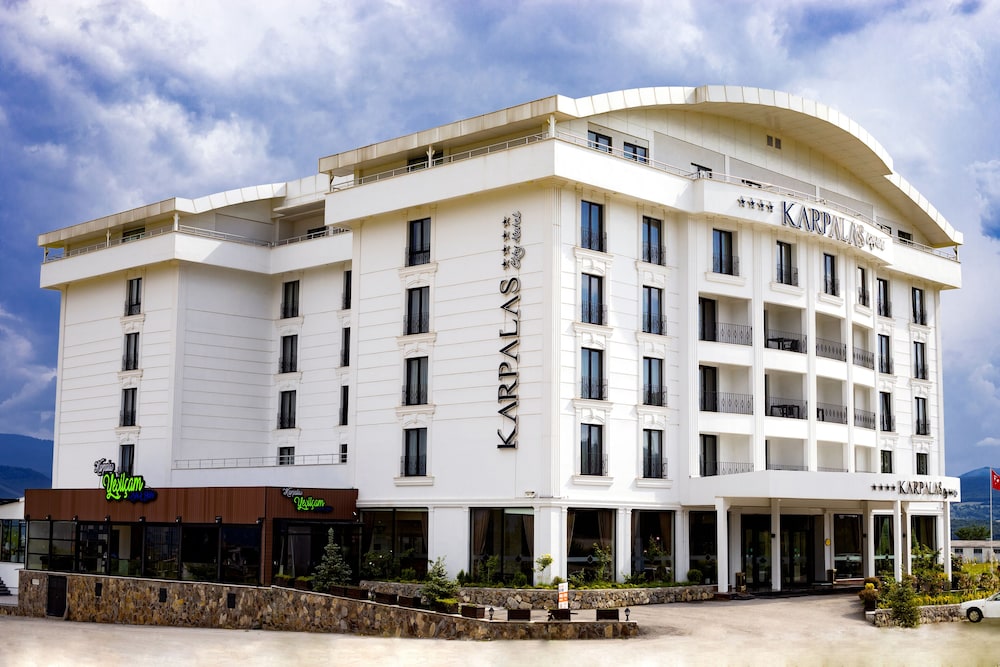 Karpalas City Hotel & Spa