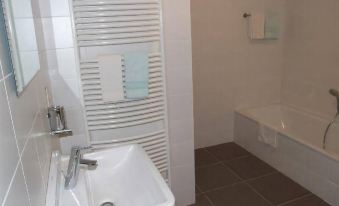 Well'in Hotel - Housity