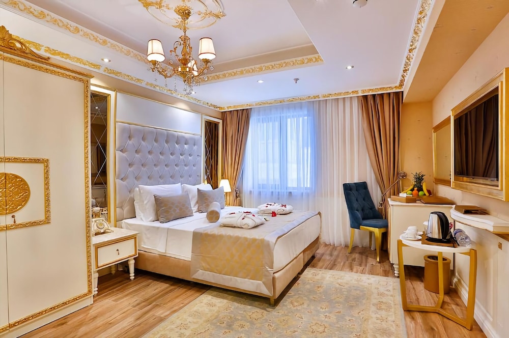 Hotel Emirhan Palace