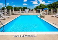 Motel 6 Cleburne, TX - Pools