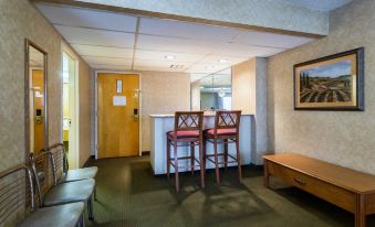 Rodeway Inn & Suites