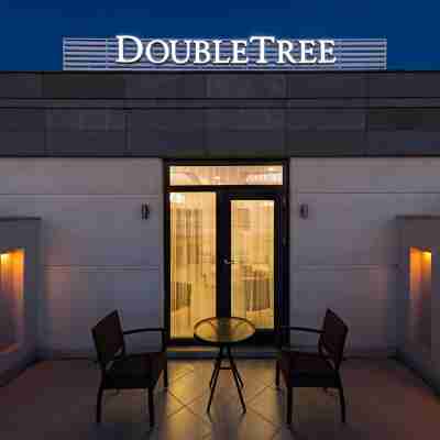 Doubletree by Hilton Van Hotel Exterior