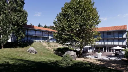 Kyriad Lyon Sud - Sainte Foy Отели рядом с достопримечательностью «Аквариум дю Гран Лион»